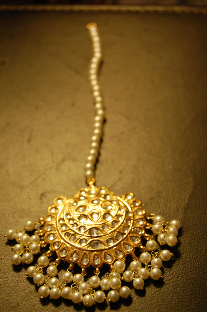 KUNDAN & PEARLS TIKKA