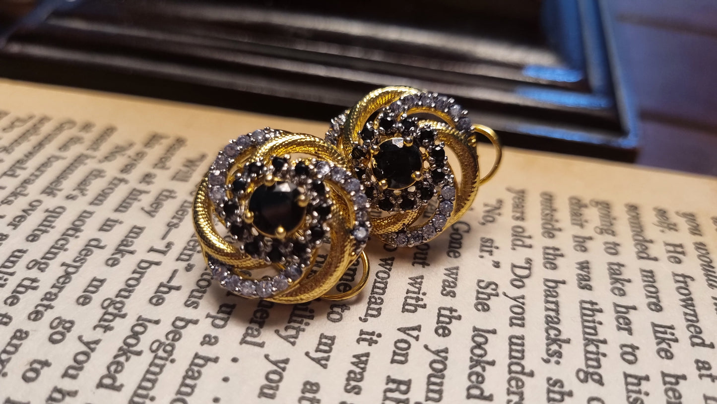 ELEGANT BLACK EARRINGS