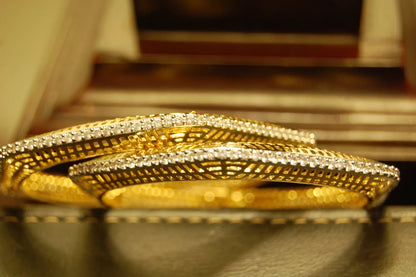 PAIR OF ZIRCON BANGLES