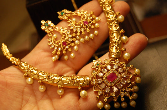 SOUTH INDIAN NECKLACE SET IN RED