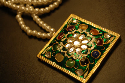 GORGEOUS MALA IN GREEN MEENA & MULTI STONES