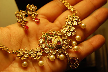 ELEGANT SOUTH INDIAN NECKLACE SET