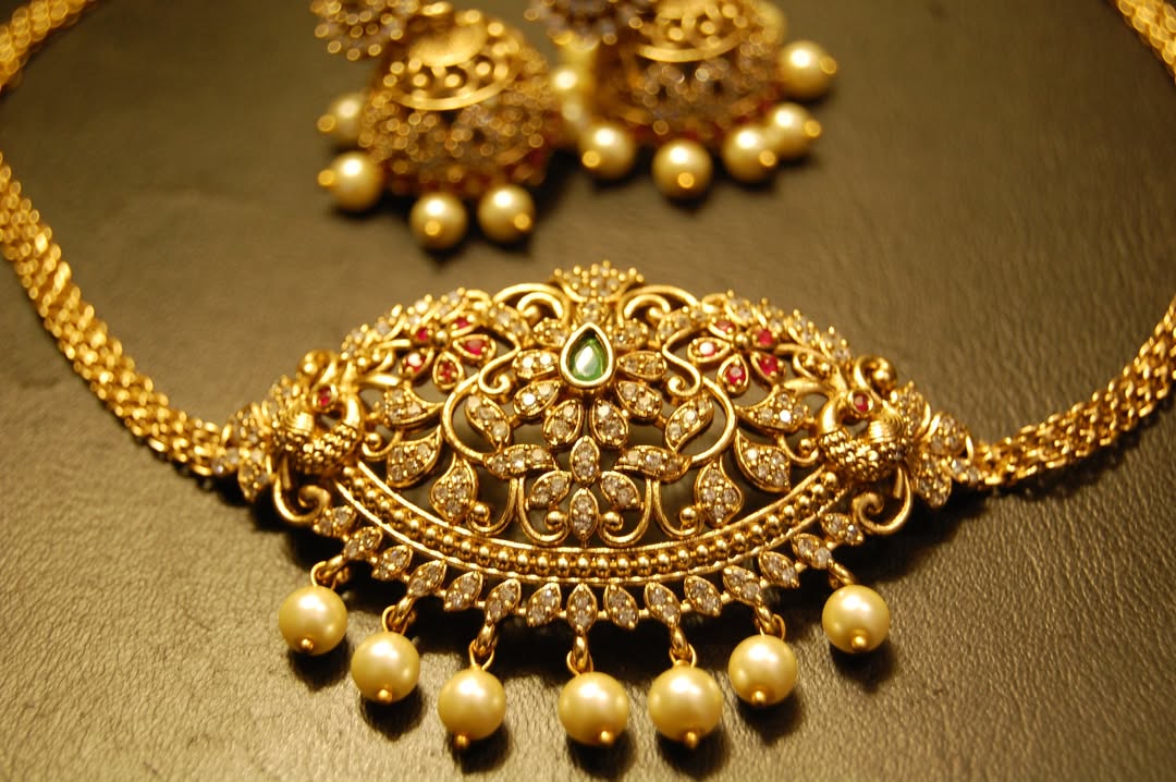 ELEGANT SOUTH INDIAN NECKLACE SET