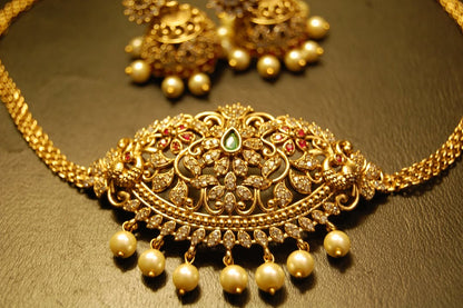 ELEGANT SOUTH INDIAN NECKLACE SET