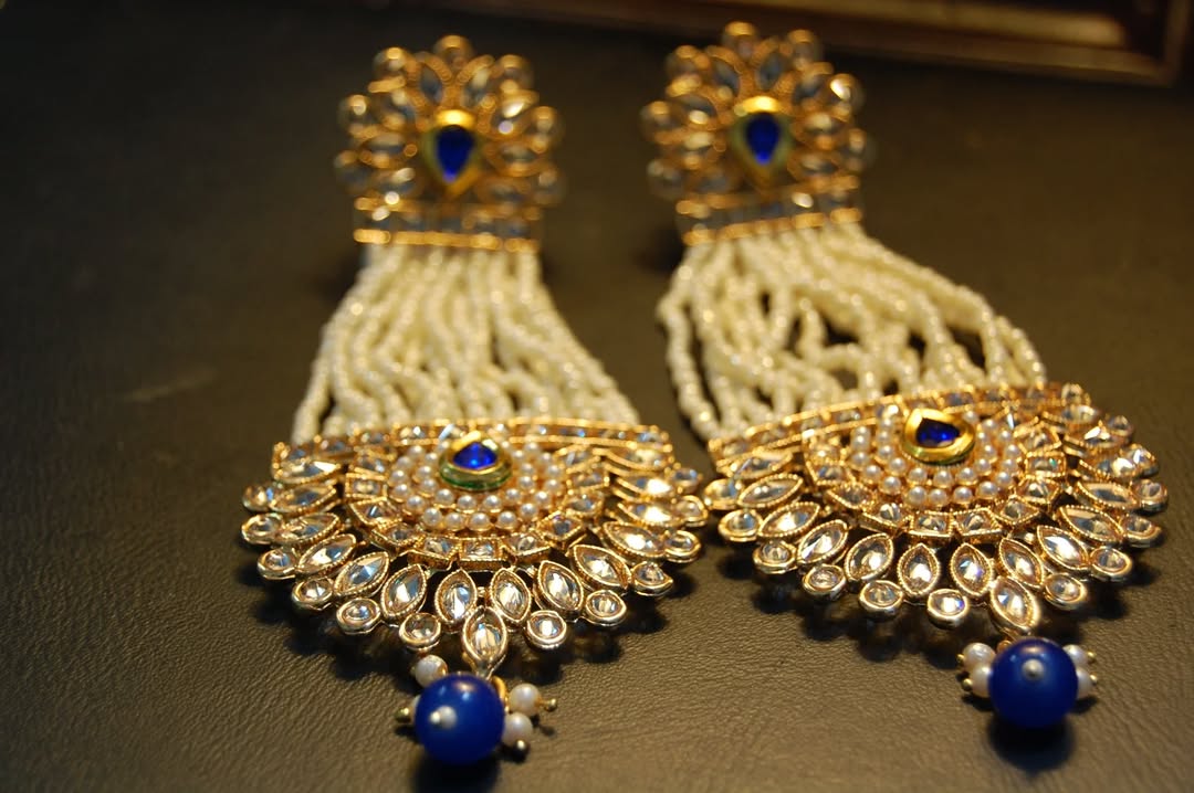 BLUE JHOOMAR STYLE EARRINGS IN KUNDAN & PEARLS
