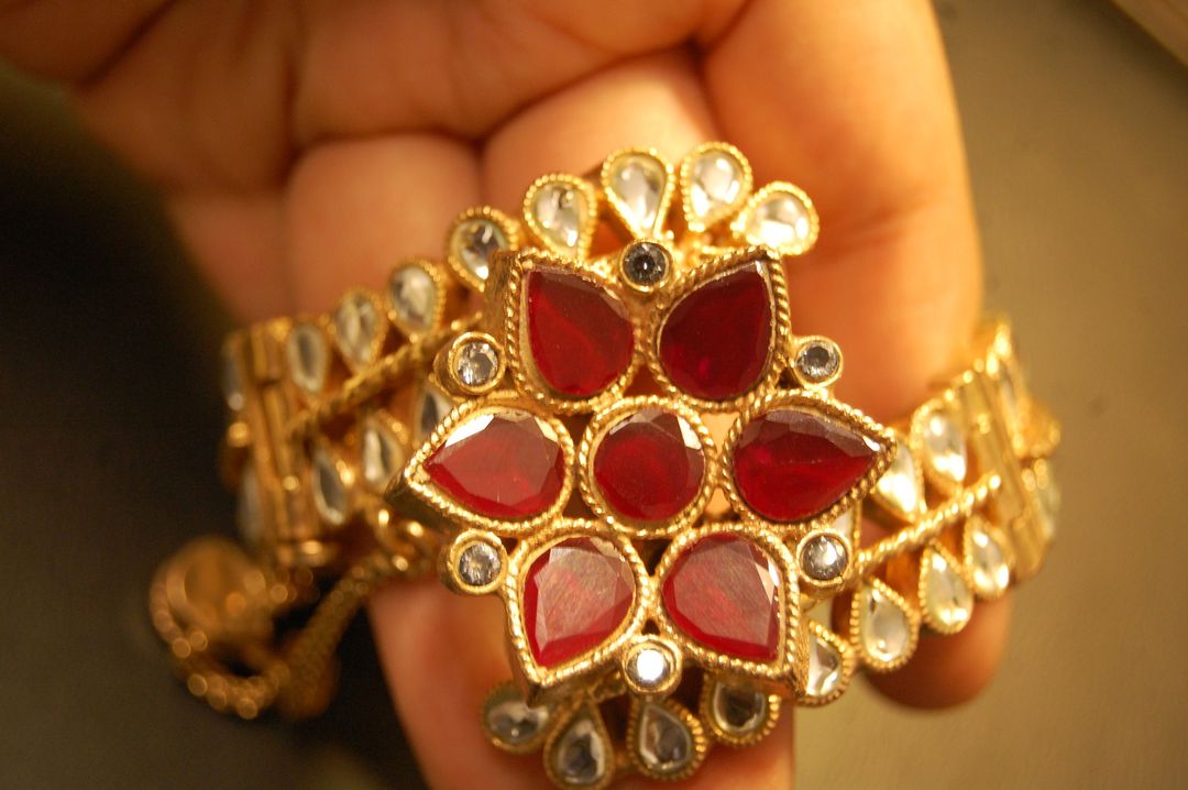 ELEGANT KUNDAN KARA WITH RED FLOWER