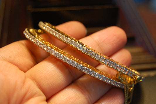 PAIR OF OPENABLE ZIRCON BANGLES