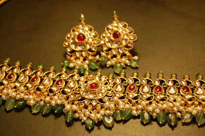 GORGEOUS INDIAN KUNDAN & MULTI STONE CHOKER SET