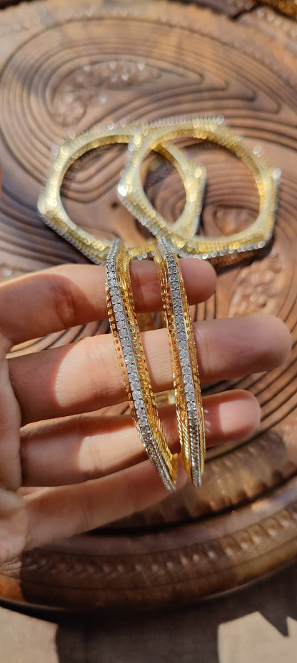PAIR OF ZIRCON BANGLES
