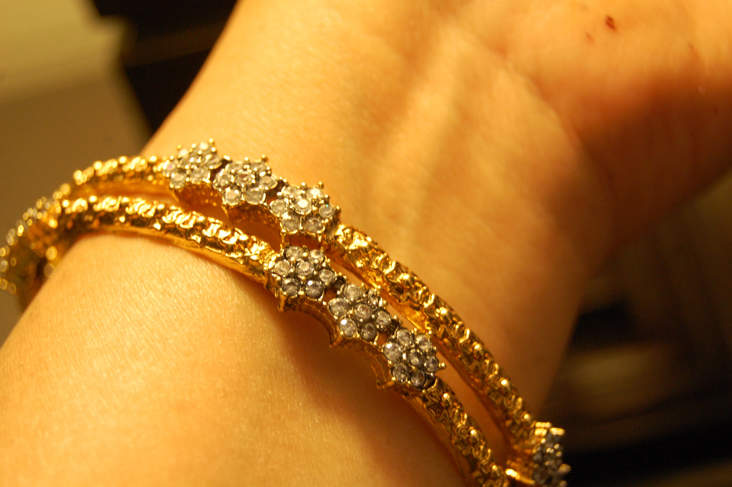 PAIR OF ELEGANT FLORAL ZIRCON BANGLE