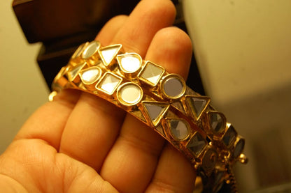 PAIR OF ELEGANT KUNDAN BANGLES