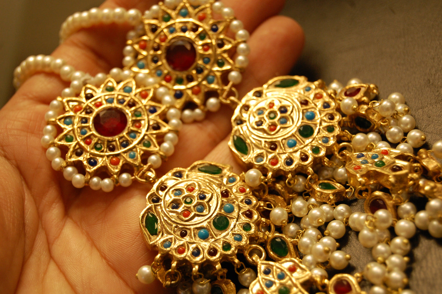 NAURATAN MULTI & PEARLS CHOKER SET