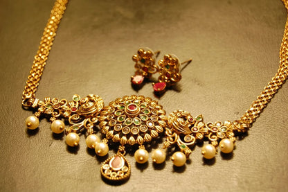 ELEGANT SOUTH INDIAN NECKLACE SET