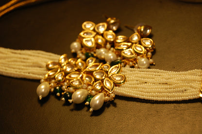 ELEGANT PEARL CHOKER SET IN GREEN