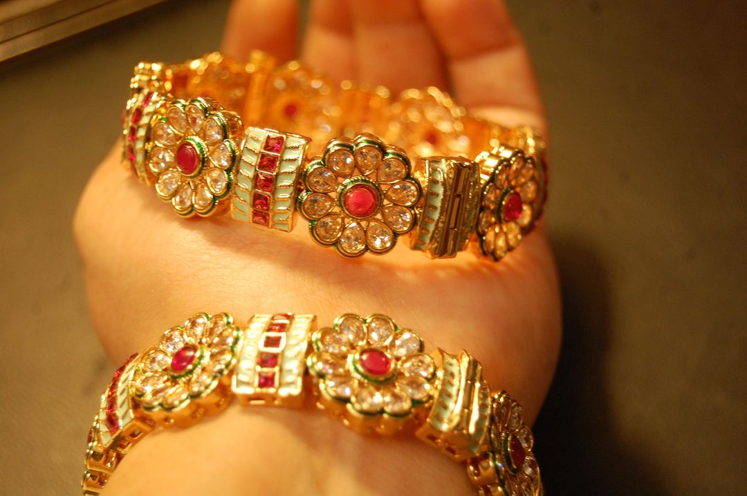 SINGLE FLORAL INDIAN KARA (OPENABLE)