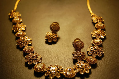 SOUTH INDIAN NECKLACE SET IN ZIRCON