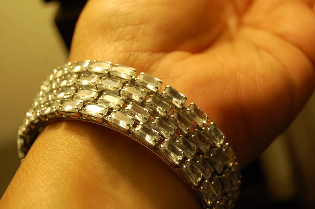 SET OF 4 ZIRCON BANGLES IN  SILVER BASE