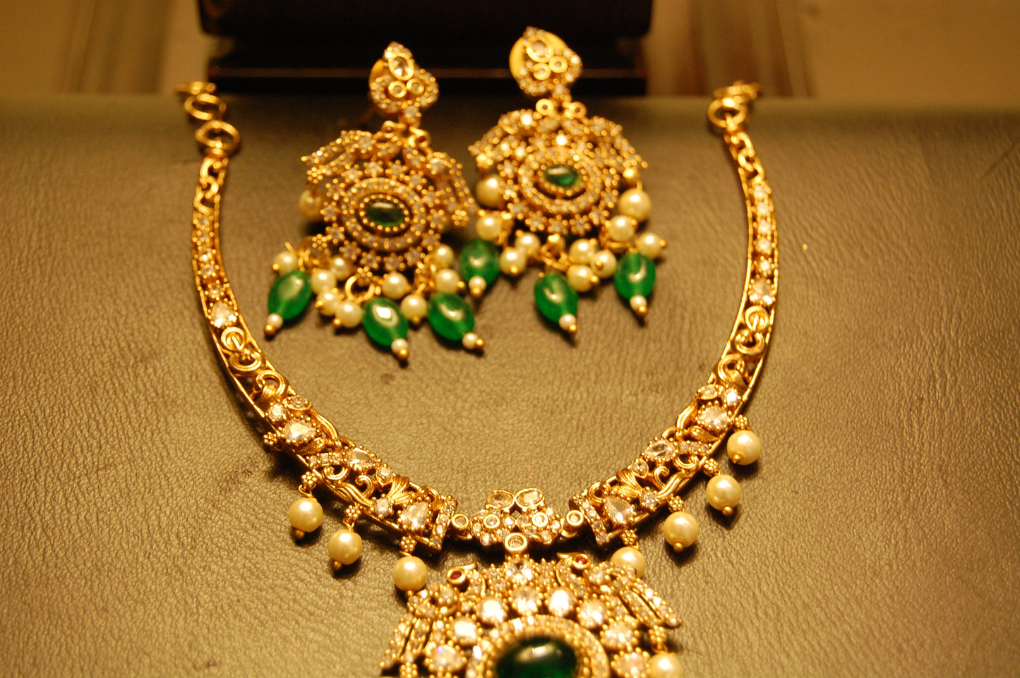 SOUTH INDIAN NECKLACE SET IN GREEN & ZIRCON