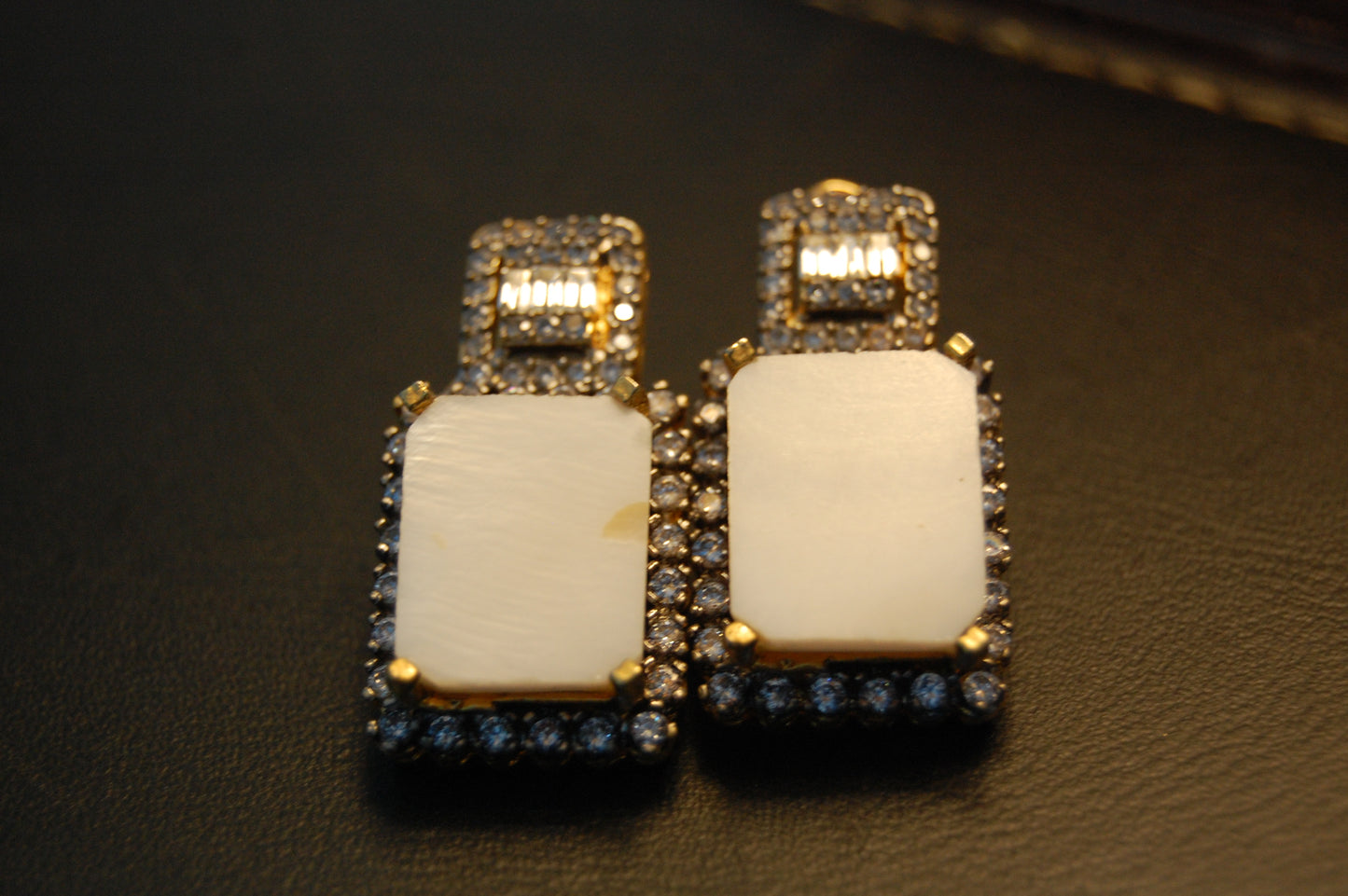 WHITE & ZIRCON EARRINGS