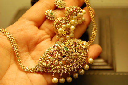 ELEGANT SOUTH INDIAN NECKLACE SET