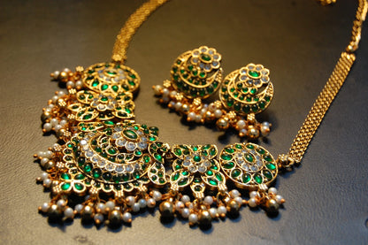 ELEGANT SOUTH INDIAN NECKLACE SET IN GREEN