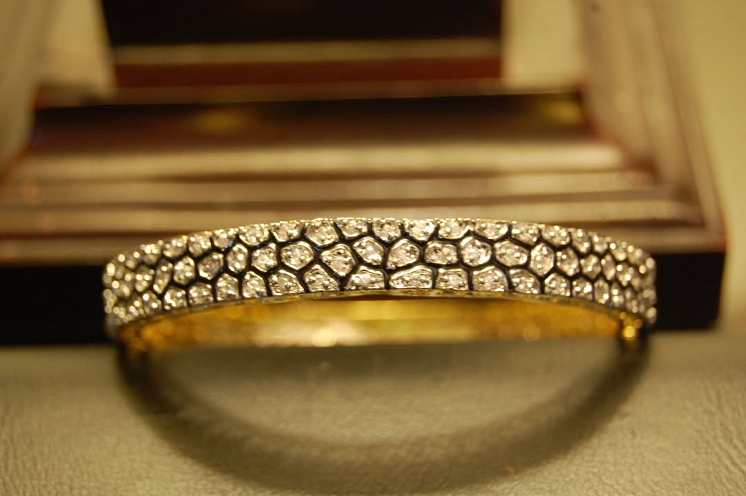 TIGER PRINT BANGLE WITH ZIRCON