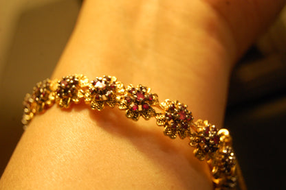 ELEGANT OPENABLE RED BANGLE