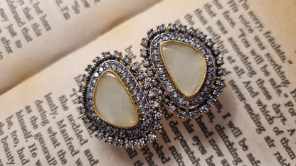 WHITISH ZIRCON EARRINGS