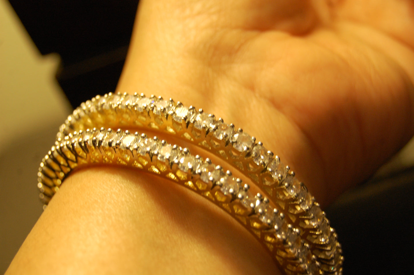 PAIR OF ELEGANT ZIRCON BANGLES