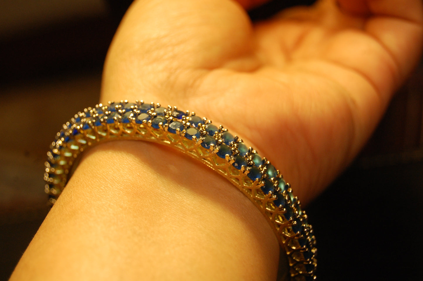 PAIR OF ELEGANT SAPPHIRE BLUE BANGLES