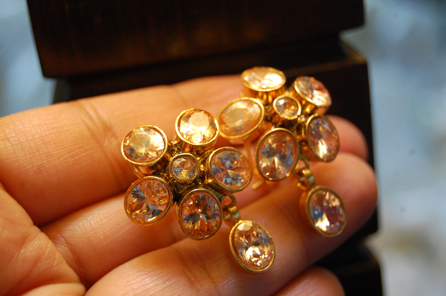 CHAMPAGNE FLORAL EARRINGS