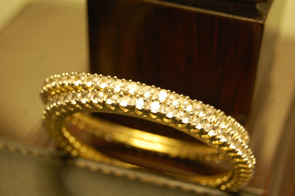 PAIR OF ELEGANT ZIRCON BANGLES