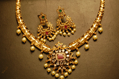 SOUTH INDIAN NECKLACE SET IN RED