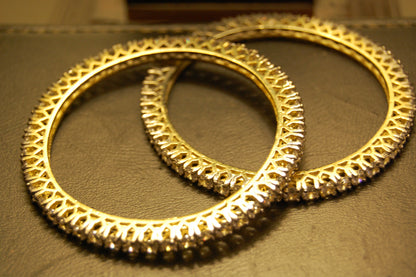 PAIR OF ELEGANT ZIRCON BANGLES