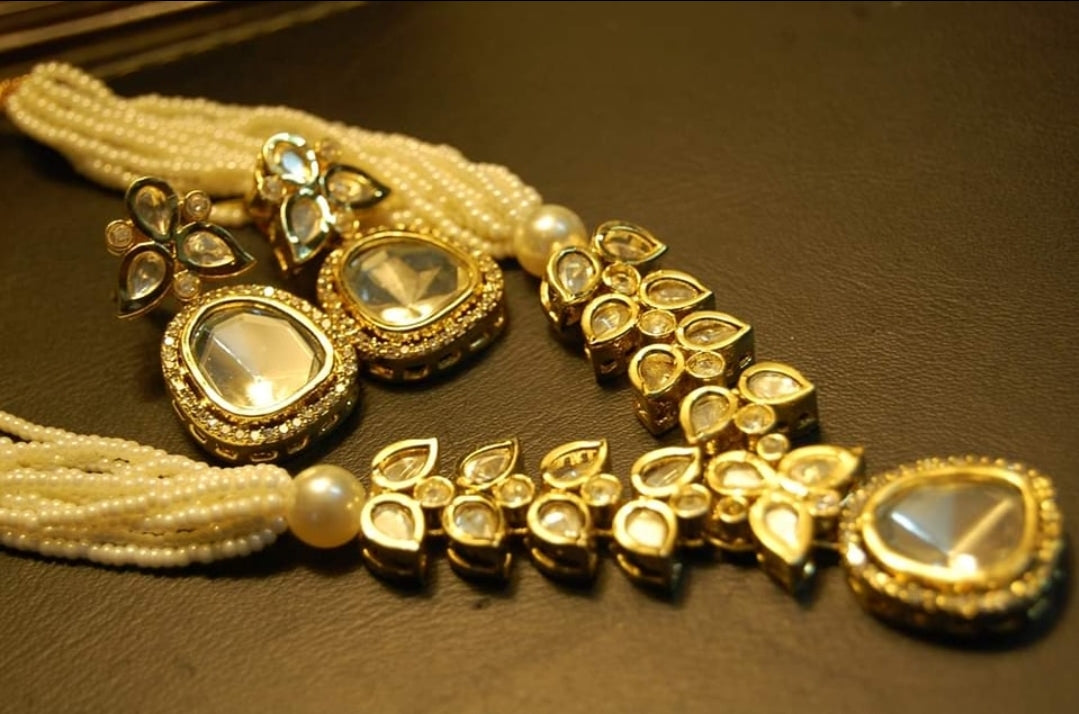 ELEGANT KUNDAN SET