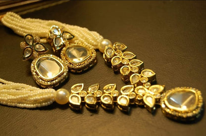 ELEGANT KUNDAN SET