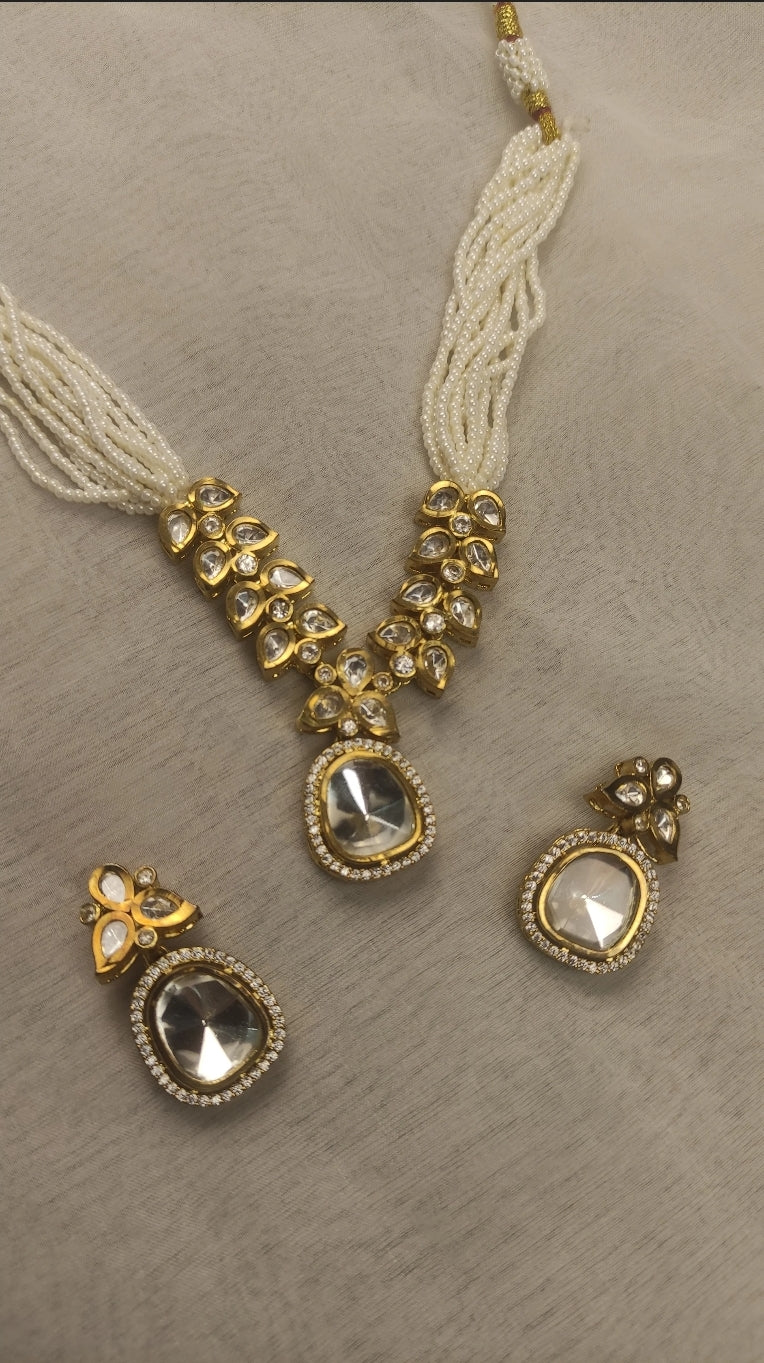 ELEGANT KUNDAN SET