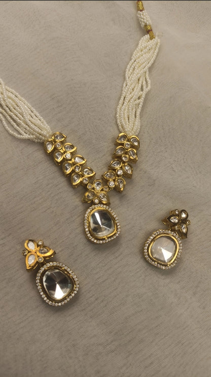 ELEGANT KUNDAN SET