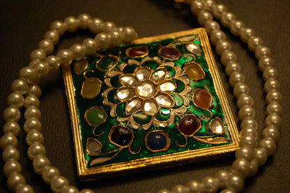 GORGEOUS MALA IN GREEN MEENA & MULTI STONES