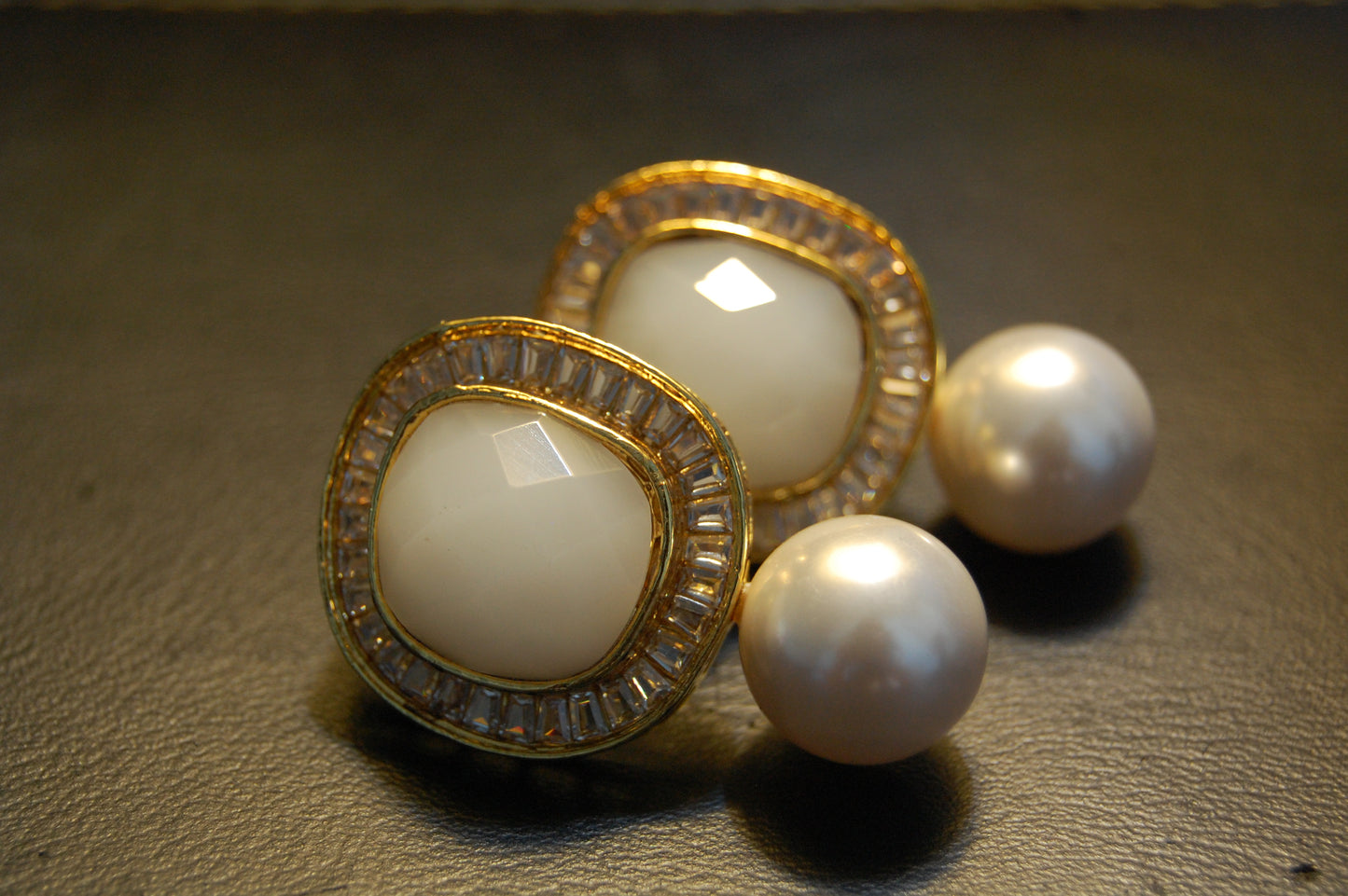 WHITE PEARL EARRINGS