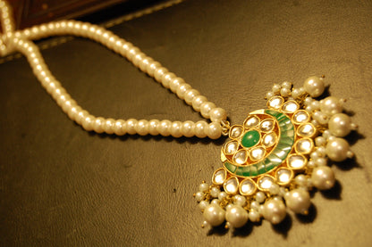 ELEGANT GREEN KUNDAN MALA