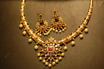 SOUTH INDIAN NECKLACE SET IN RED