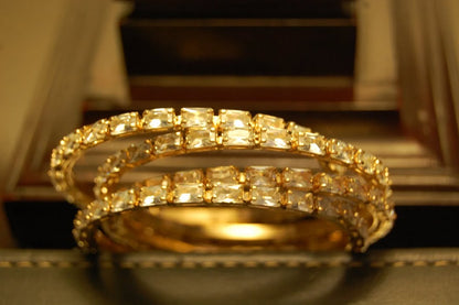 SET OF 4 ZIRCON BANGLES IN GOLDEN BASE