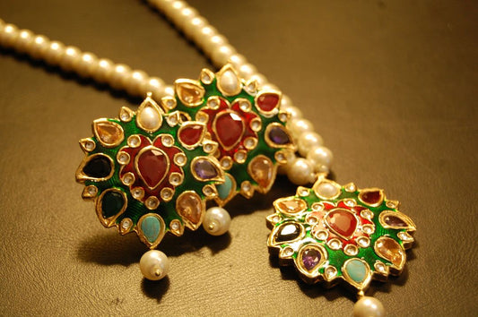 MULTI STONED PENDENT SET IN GREEN MEENA WITH PEARLS STRING