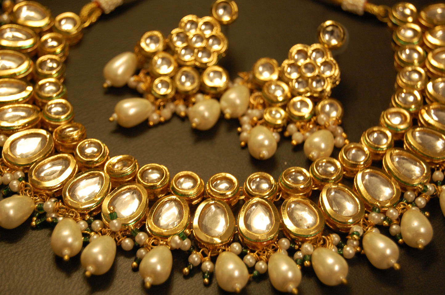 ELEGANT KUNDAN & PEARL SET