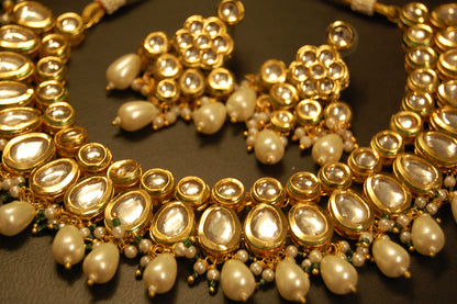 ELEGANT KUNDAN & PEARL SET