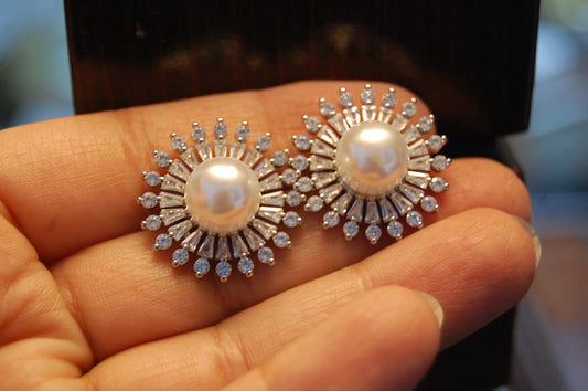 ZIRCON & PEARL EARRINGS