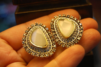 WHITISH ZIRCON EARRINGS