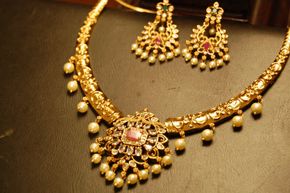 SOUTH INDIAN NECKLACE SET IN RED