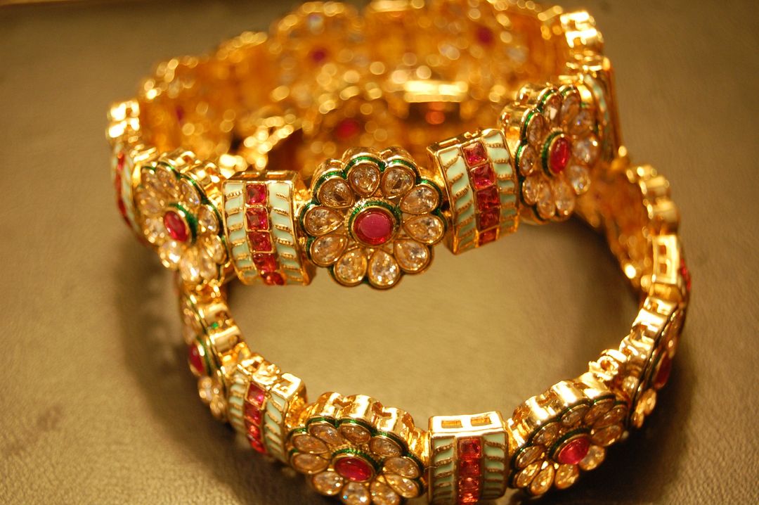 SINGLE FLORAL INDIAN KARA (OPENABLE)